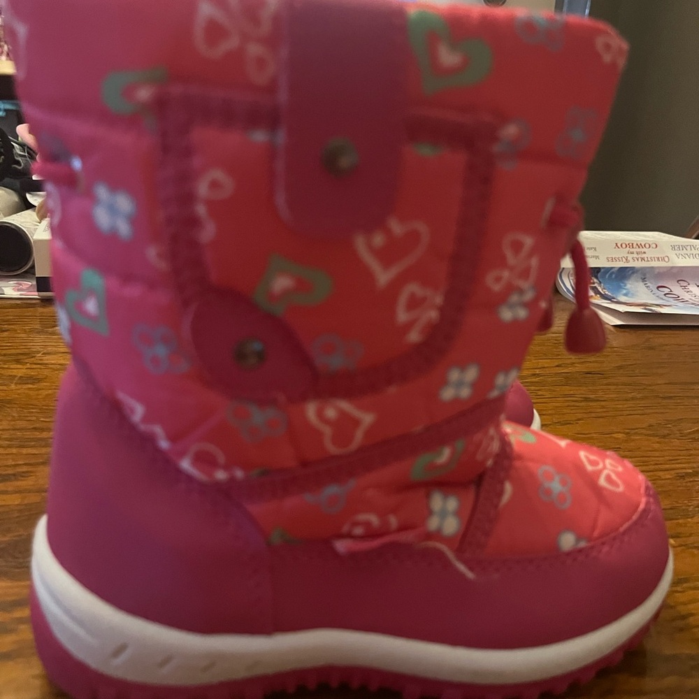 Charming Pink Kids Boots with Heart and Flower Pattern - Picture 3 of 4